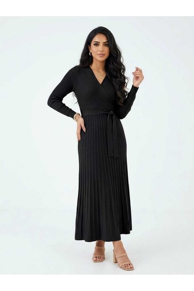 DAY BY DAY Knitted Wool Midi Dress with a V-Neck, Long Sleeves, a Waist Belt, and Pleats at the Hem.