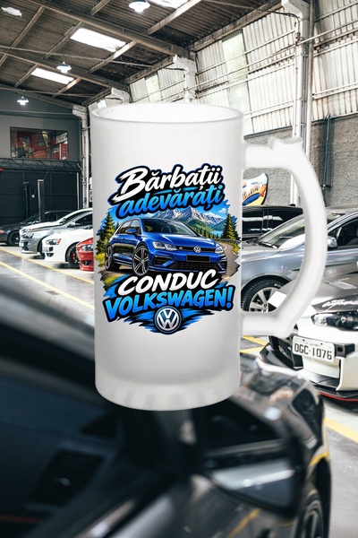 Arka9 Halbă de bere personalizată „Bărbații adevărați CONDUC VW!” – 500 ml