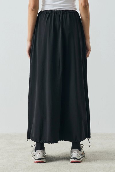 QANU Fresia Skirt Black