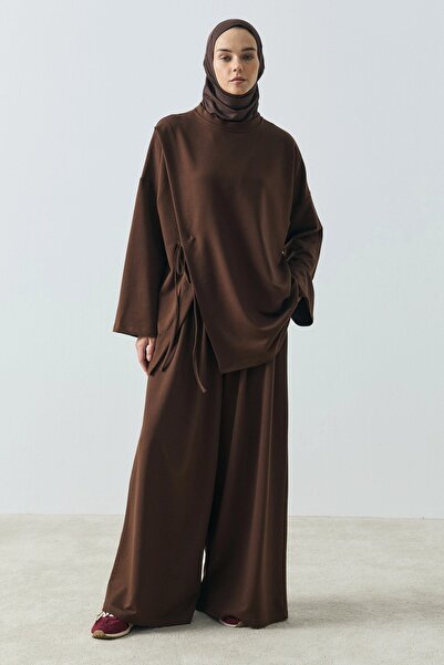 QANU Elva Slit T-Shirt Brown