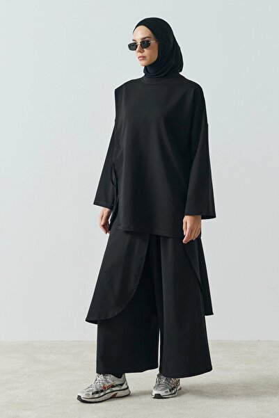 QANU Elva Slit T-Shirt Black