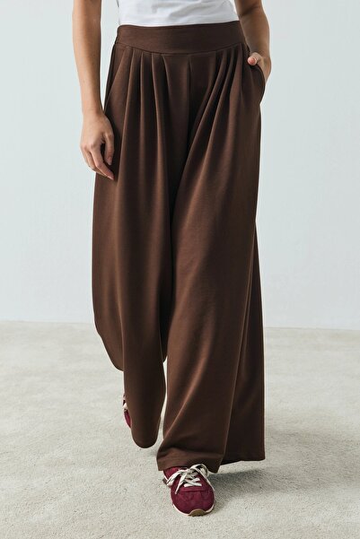 QANU Oria Pleated Trousers Brown