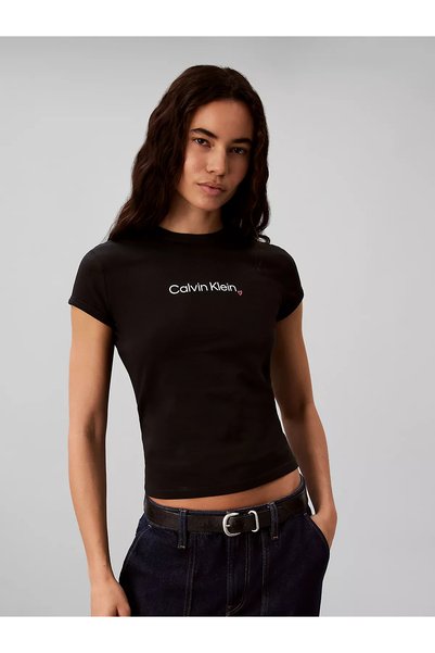 Calvin Klein Kadın Slim Fit Esnek Pamuklu Yuvarlak Yaka Simli Kalp Logo Baskı...