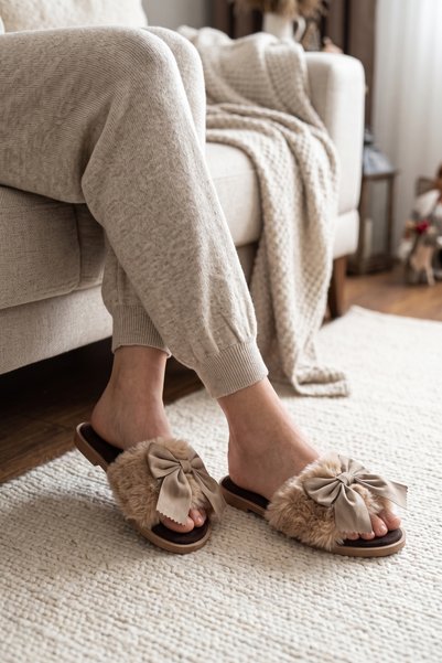 Moda Devrin Kadın Vizon Peluş Tüylü Büyük Fiyonklu Ev Terliği - Yumuşak Taban Konforlu Oda Terliği