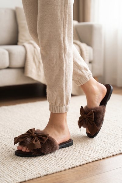 Moda Devrin Kadın Kahverengi Peluş Tüylü Büyük Fiyonklu Ev Terliği - Yumuşak Taban Konforlu Oda Terliği