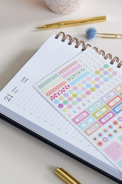 Matt Notebook 2027 Yılı Günlük Spiralli Ajanda 16x24 cm - 12 Aylık Lacivert