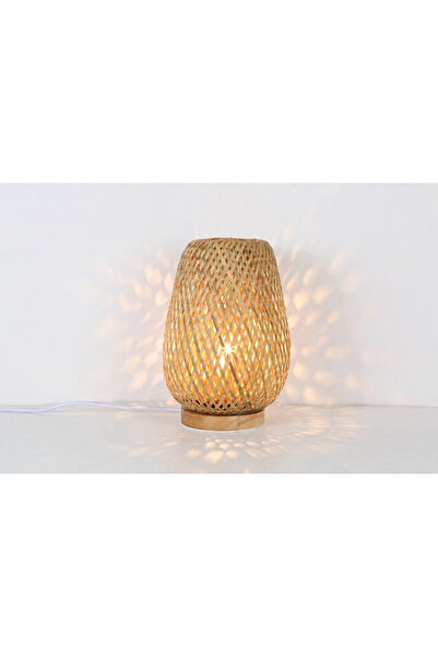 AL IALM An elegant table lamp with warm lighting and a touch of luxury.