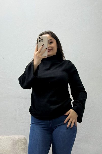 BELENDİR بلوزة نسائية من Yumoş ذات ياقة مدورة وأكمام مدببة باللون الأسود