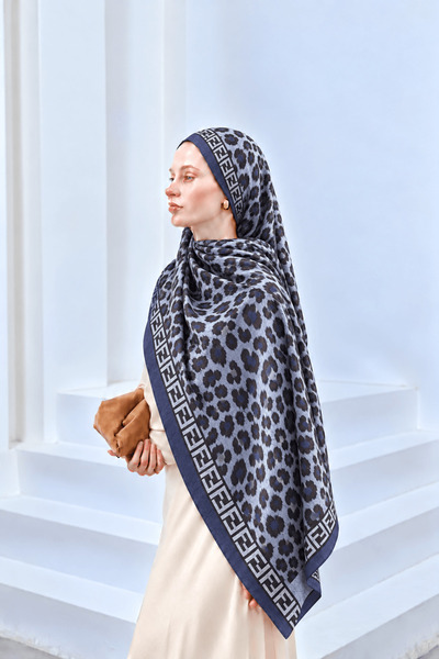 Hepsi Moda Leopard Pattern Digital Bamboo Knit Shawl - Navy Blue