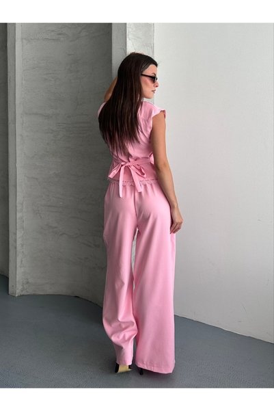 the baleria طقم نسائي من الدانتيل مع رباط خلفي