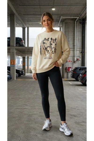 Genel Markalar Kadın Ekru Renk Üç İplik İçi Şardonlu Baskılı Oversize Sweatshirt