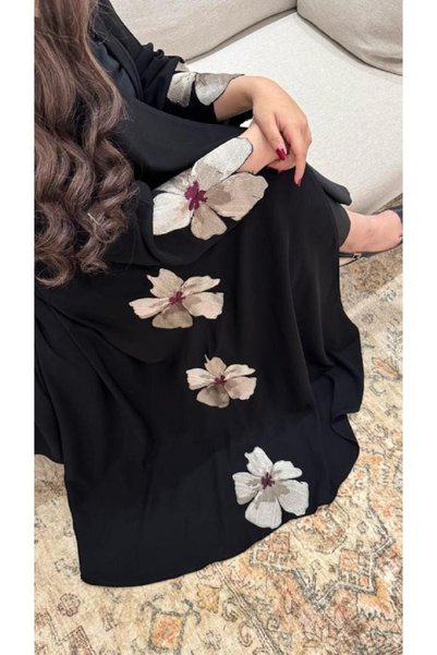 Rosana عباية ليفندرا عباية سوداء فخمه قصة قصة بليزر رسمية بتطريز ورد ناعم وطقطق كامل