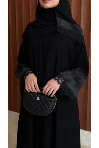 Rosana عباية غيم سوداء أنيقة للدوام والمناسبات بدانتيل ناعم - قماش سوبر ندي طايح