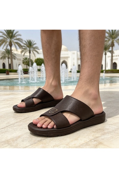 WUXIAO MALL صنادل رجالية بتصميم شرائحية مع زخرفة معدنية، شباشب مريحة من الجلد...