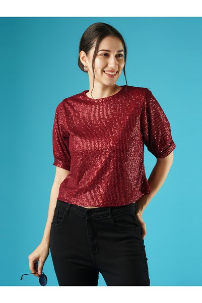Globus By Styli بلوزة قصيرة الأكمام باللون العنابي مزينة بالترتر