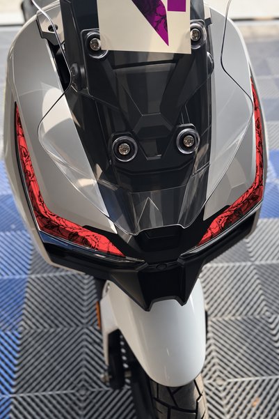 Banxtre RKS Freccia Scooter için Sarmaşık Desenli Far Tasarım Far Filmi