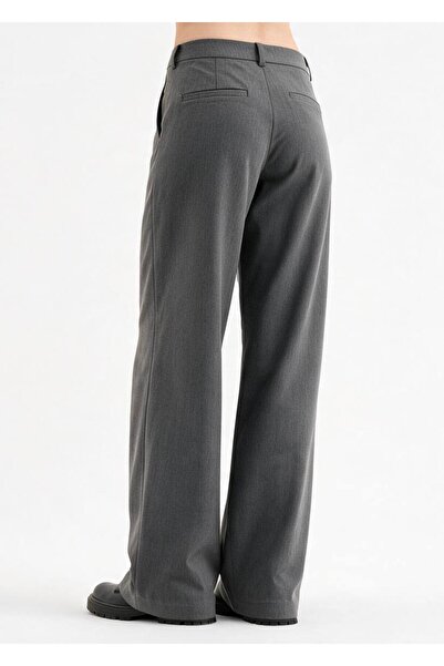 tw3 Pantaloni de damă cu design Palazzo Fit și detaliu cu pliuri în față
