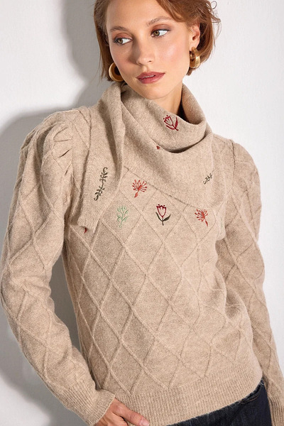 Gusto Hayalperest Collection Embroidered Knitwear Scarf - Beige