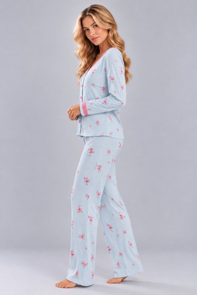 Pijamask Kadın Çiçek ve Kelebek Desenli V Yaka Düğmeli Uzun Kollu Kaşkorse Pijama Takımı