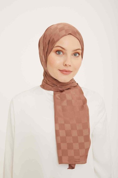 Armine شال تريند جاكار بني فاتح بنمط مربعات مزين بالألماس 2 - 4701