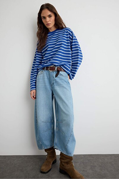 Trendyol Kollektion Saks gestreiftes Oversize/Schirmausschnitt-Sweatshirt mit...
