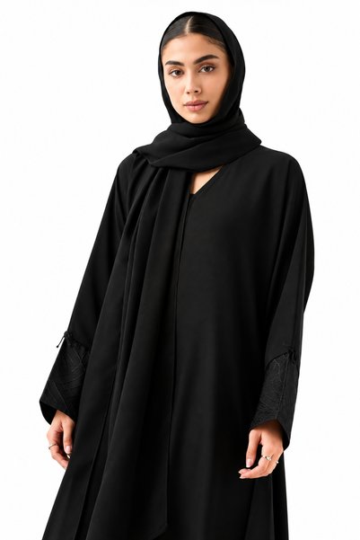 Azria Fashion عباءة مطرزة مع حجاب