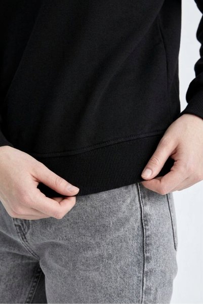 assef Women's Relax Fit Comfortable Cut Cotton Soft Textured 3-Thread Fleece Crew Neck Black Sweatshirt