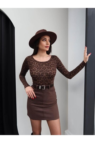 ESRAHELVACI Transparente Bluse mit Kajak-Ausschnitt