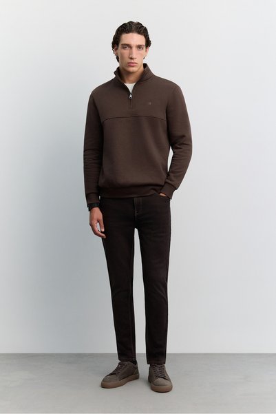 Avva Men's Brown Stand Collar Zippered -4 Degree Resistant Regular Fit Sweatshirt A62Y1351