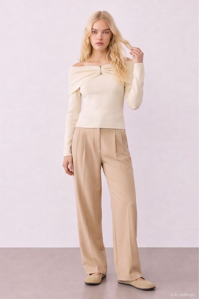 Quzu Ekru Off-Shoulder Gold Buckle Detail Tricot Blouse