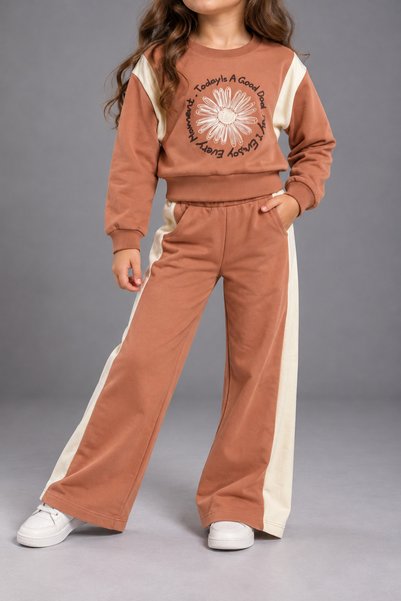 ZUNVARA Girl's Striped Daisy Printed Tracksuit Set