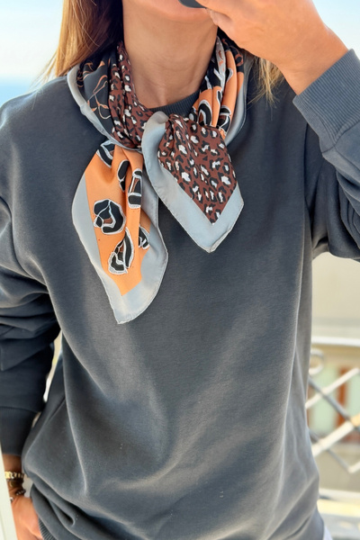 who knows ¿ Gray Leopard Pattern Satin Scarf Bandana 70X70Cm