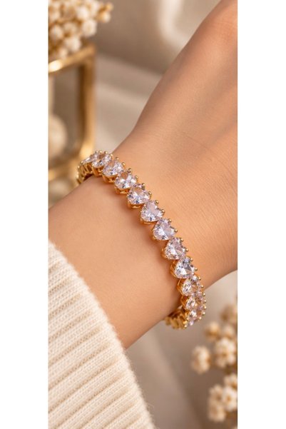 Nilove Concept Aksesuar Gold Color Heart-Cut Gemstone Bracelet – Radiant and Elegant Women's Jewelry