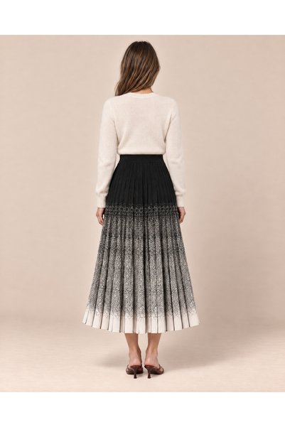 TOP CLOTHE تنورة نسائية صوف تريكو بكسرات طولية وطبعات زخرفية متدرجة، خصر مرتفع، تصميم شتوي أنيق – أسود وبني