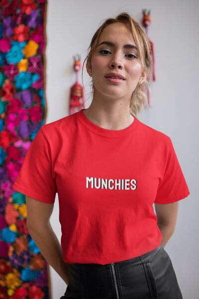 PANDORICA تي شيرت أحمر للجنسين بتصميم عادي من Munchies