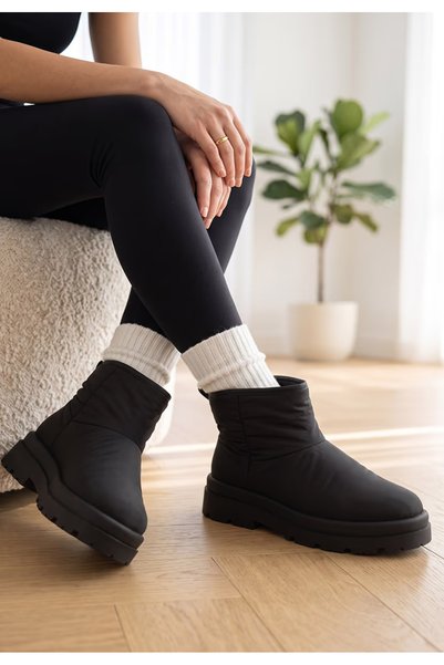 B T Shoes Silvianna women's black boots