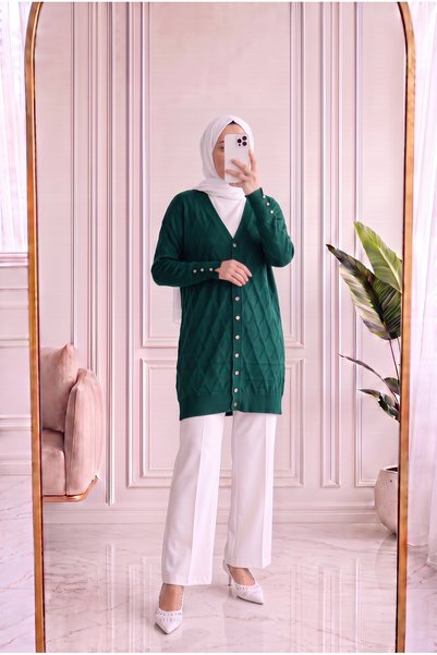 MİHRA STORE كارديجان صغير مزين بأزرار ذهبية بنمط البقلاوة من سابينور - SY3290...