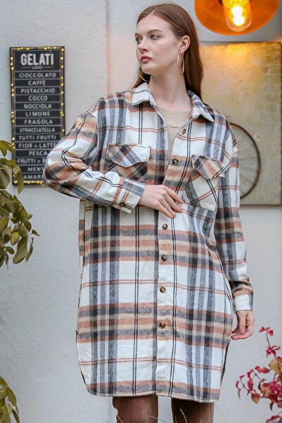 Chiccy Жіночий бежевий кардиган з італійським візерунком у клітинку, з кишенями, розрізом і довгими ґудзиками M10210100ce98896