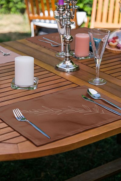 Realhomes 6-Piece Colorful Floor Leaf Designed Placemat Set
