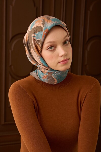 Silk Home وشاح فيلورا بنقشة الزهور باللون الرمادي الداكن