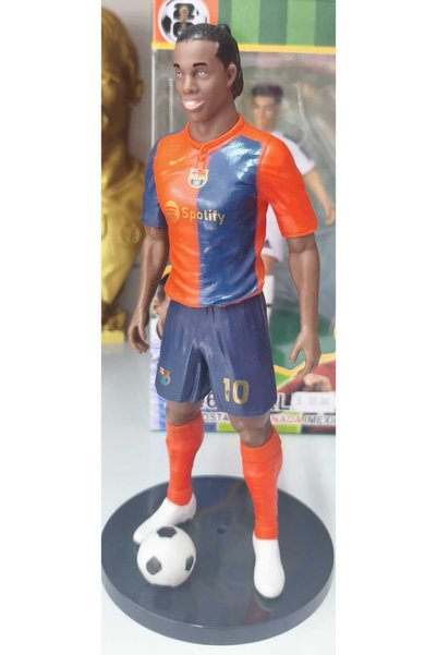 Generic Brand Figurină Colecționabilă Fotbalist cu Minge, Model 3D Colecție J...