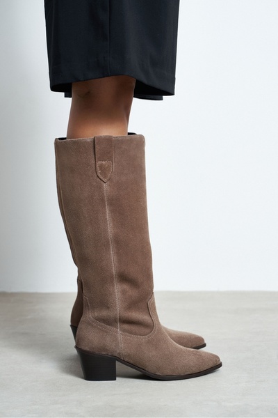 NİŞANTAŞI SHOES Utah Dark Beige Suede Leather Pointed Toe Thick Heel Women's Dallas Boots