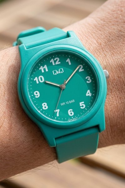 Q&Q Jade Green Numeral Silicone Cord 38 mm Waterproof Unisex Wristwatch
