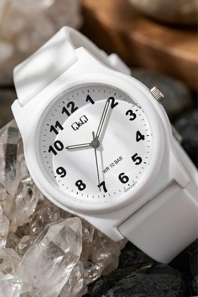 Q&Q Beyaz Bold Rakamlı Silikon Kordonlu 38 mm Su Geçirmez Unisex Kol Saati