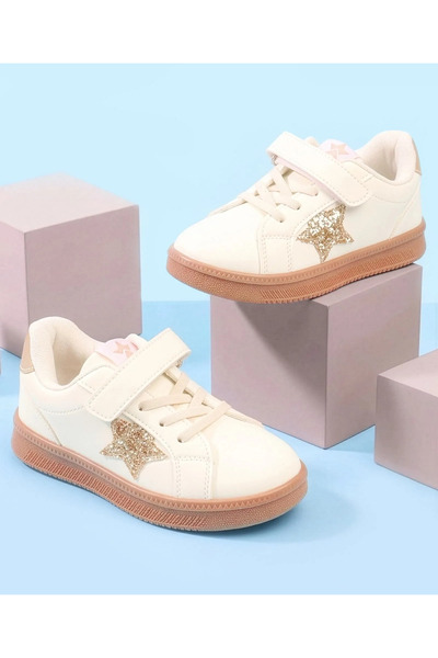 Cute Walk by Babyhug أحذية رياضية بإغلاق فيلكرو مع تطريز نجمة - بيج متوفرة عب...