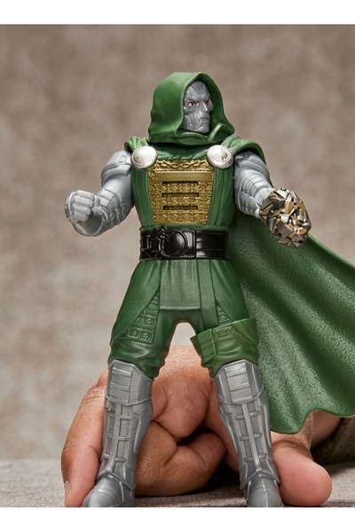 Marvel Avengers Doomsday Doctor Doom Action FX Figür G3522