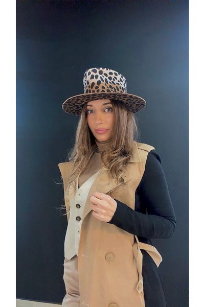 Anamaria Andronache Millinery Pălărie lucrată manual cu imprimeu leopard – A....