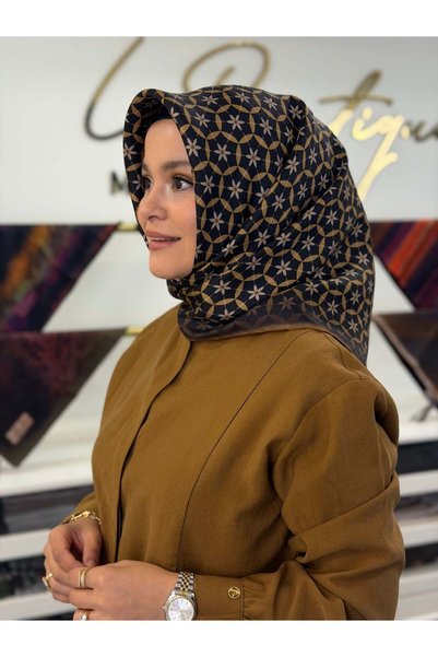 LA BOUTIQUE SURA SILK SCARF