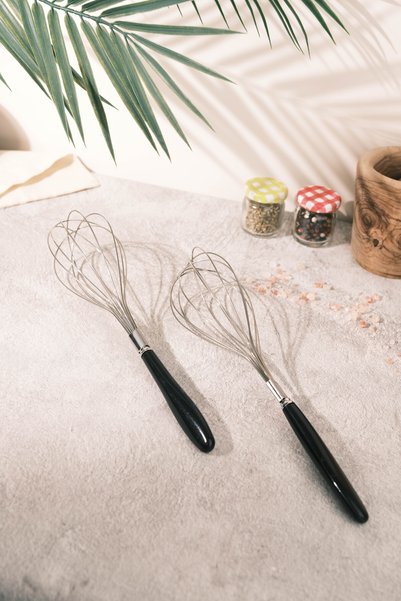AYEM HOME مضرب بيض فولاذي بمقبض أسود