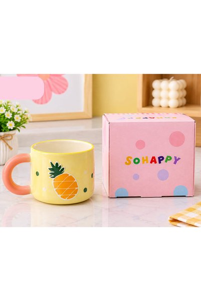 wafra store كوب سيراميك أصفر بتصميم أناناس بارز ومقبض وردي مع علبة هدايا - فن...